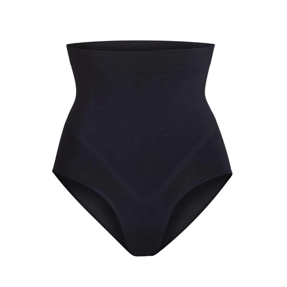Skims high-waist brief